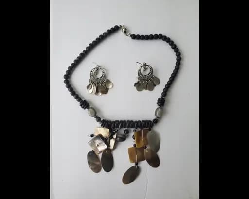 Chico's shell bead necklace set